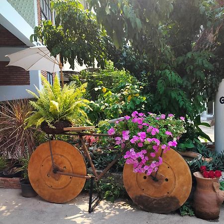 Oldy De Garden Aparthotel Csiangmaj Kültér fotó